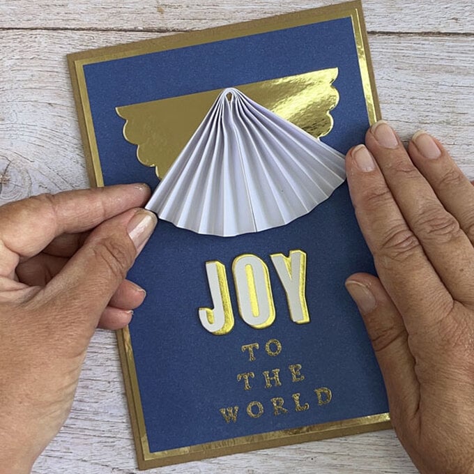 6-simple-christmas-card-ideas-to-make_joy-to-the-world-step-2b.jpg?sw=680&q=85