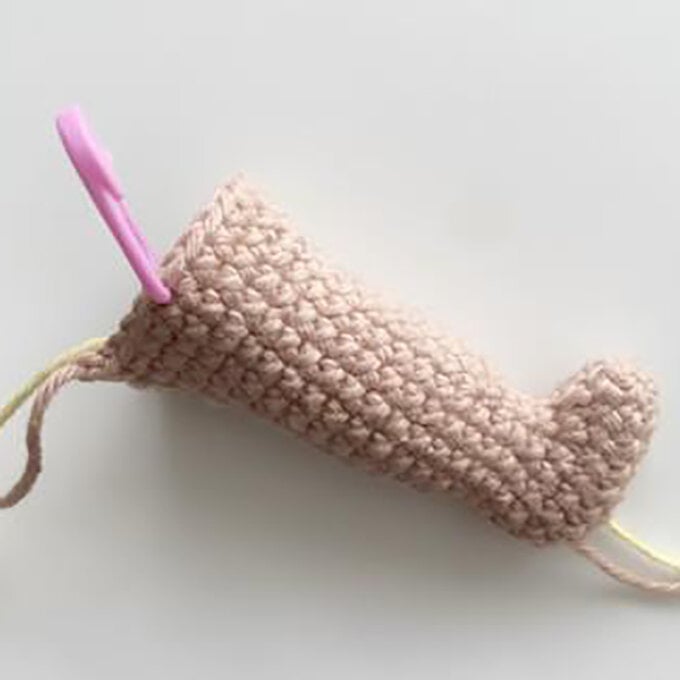 idea_how-to-crochet-amigurumi-mrs-claus_body2.jpg?sw=680&q=85