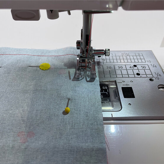 how-to-sew-a-table-runner_step4.jpg?sw=554&q=85