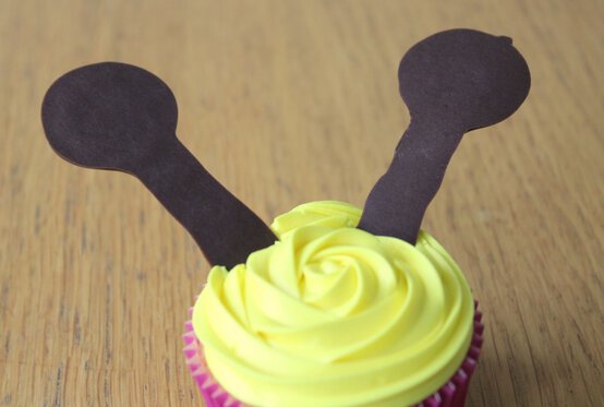 giraffe-cupcakes-12.jpg?sw=554&q=85
