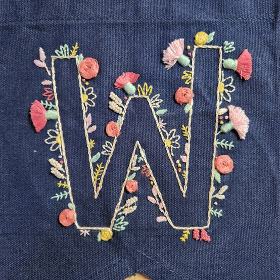 idea%5Fembroidered%2Dinitial%2Dbanner%5Fstep%2D02.jpg?sw=554&q=85