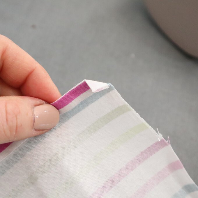 how-to-sew-placemats-and-napkins_napkin_step2b.jpg?sw=680&q=85