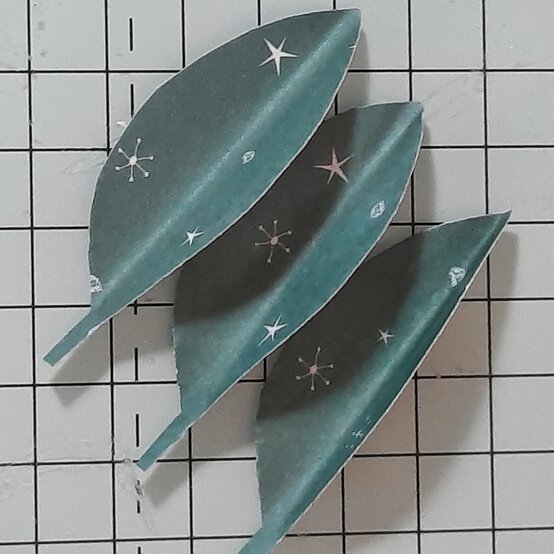 three-ways-to-make-handmade-christmas-gift-wrap_gift-box_sheet10.jpg?sw=554&q=85