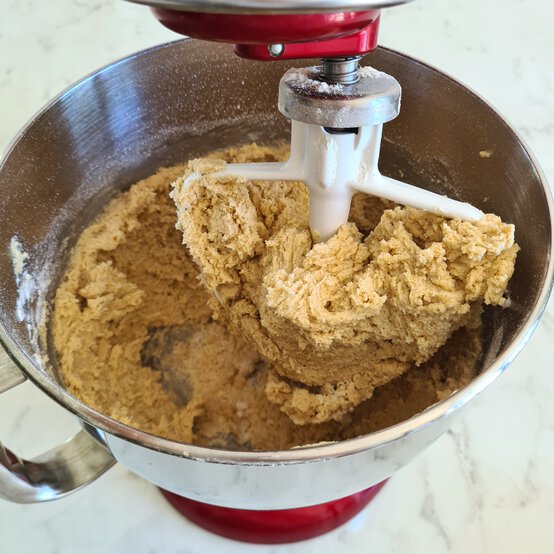 Idea_how-to-make-pumpkin-spice-biscuits_step1a.jpg?sw=554&q=85