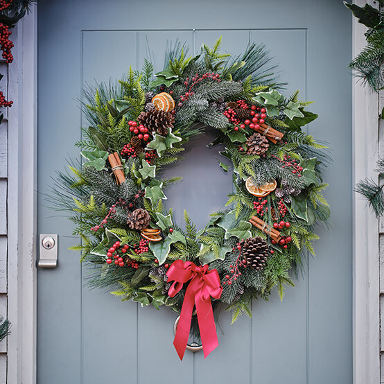 wreath-making-top-tips.jpg?sw=554&q=85