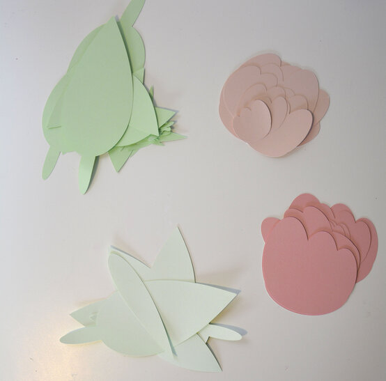 cricut_how_to_create_a_floral_bunny_wreath_step7_2.jpg?sw=554&q=85