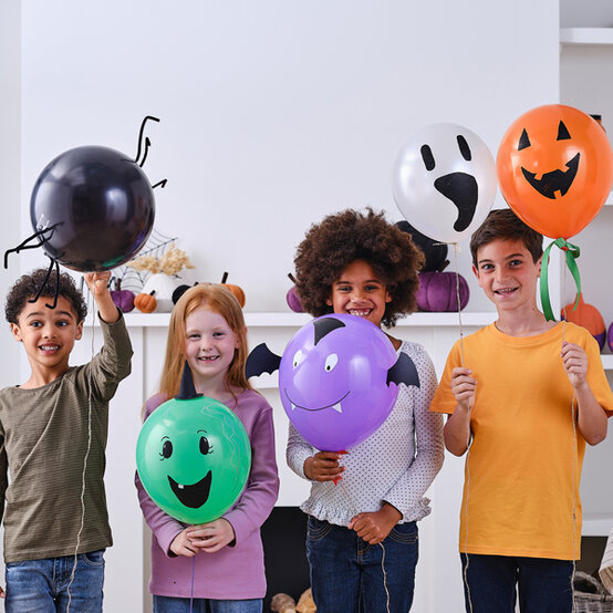 idea_halloween-party-ideas_balloons.jpg?sw=554&q=85