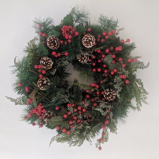 traditional-red-artificial-wreath-20.jpg?sw=554&q=85