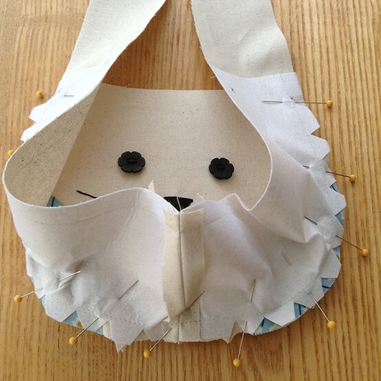 simplicity-pattern-cat-dress-bag-step16.jpg?sw=554&q=85