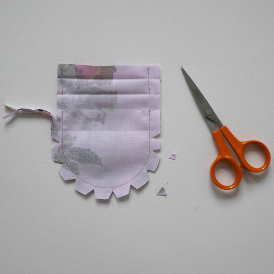 how_to_make_a_drawstring_coin_purse_step5.jpg?sw=554&q=85