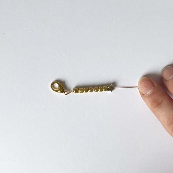 Layered%2DNecklace%2DBeaded%2DNecklace%2DStep4.jpg?sw=554&q=85