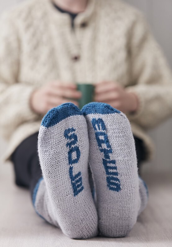 how_to_knit_valentines_day_socks.jpg?sw=554&q=85