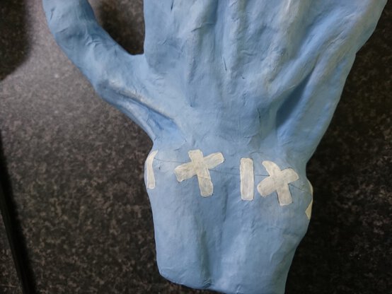 hand-4.jpg?sw=554&q=85