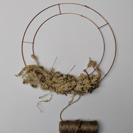 fresh-floral-wreath-step3.jpg?sw=554&q=85