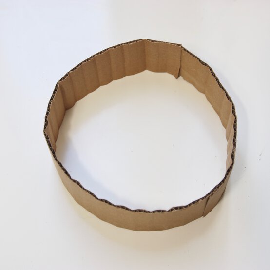 no1_mum_crown_cardboard_step_1.jpg?sw=554&q=85