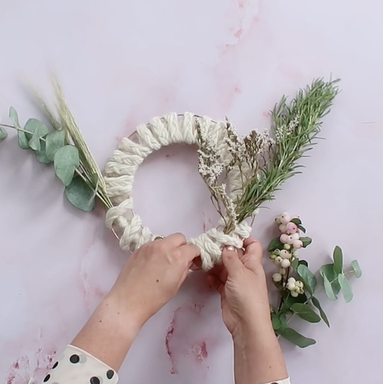 how_to_make_natural_tree_decs_wreath-9.png?sw=554&q=85