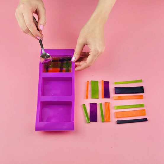 how-to-make-tartan-soap-step9.jpg?sw=554&q=85