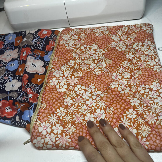 idea%5Fhow%2Dto%2Dsew%2Da%2Dquilted%2Dlaptop%2Dbag%5Fstep11b.jpg?sw=554&q=85