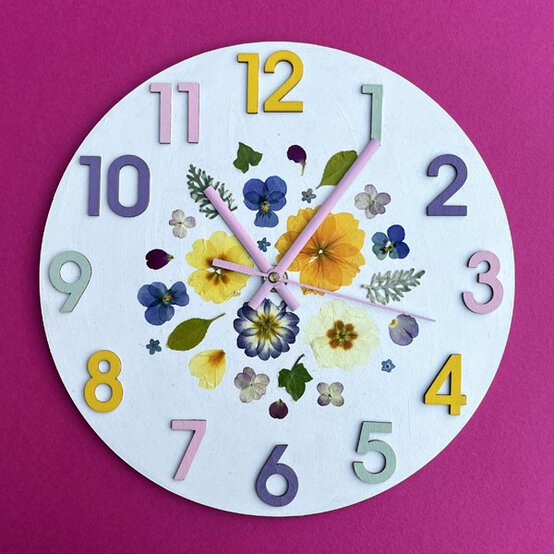 ideas_pressed-flower-gift-ideas-for-mothers-day_clock-4.jpg?sw=554&q=85