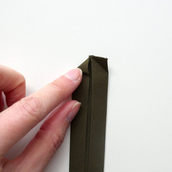 How_to_Make_Flags_Bunting_step%2012.jpeg?sw=554&q=85