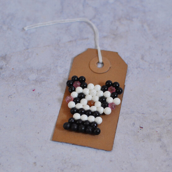 aquabeads-gift-tags_step1_3.jpg?sw=554&q=85