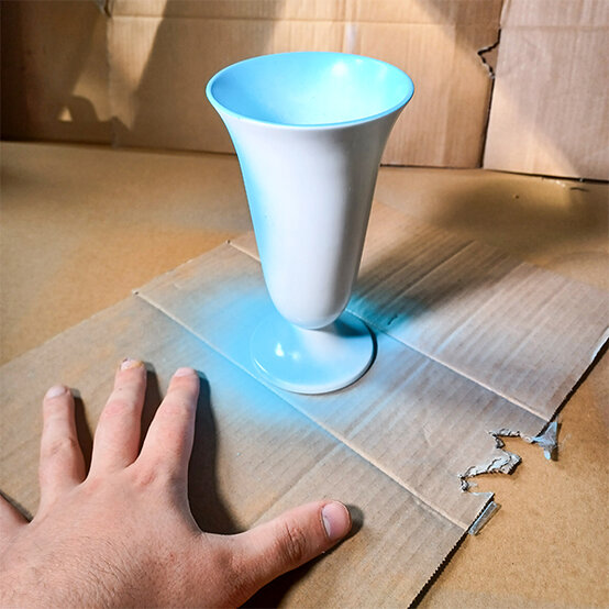 Montana%20Spray%20Paint%20Vase_Step3a.jpg?sw=554&q=85