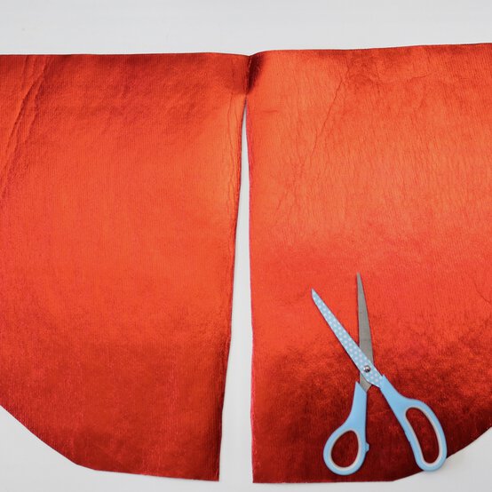 how_to_make_a_ladybird_costume_ladybird_step5-square.jpg?sw=554&q=85