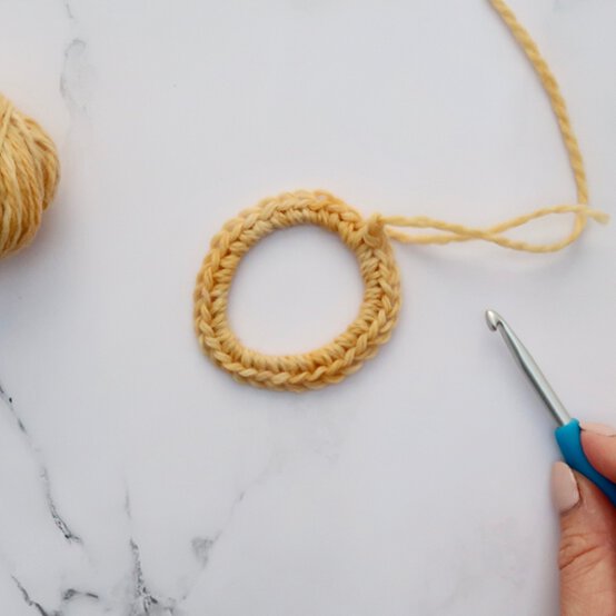 3_Ways_to_Use_Scrap_yarn_Crochet%20hair%20tie%202.jpeg?sw=554&q=85