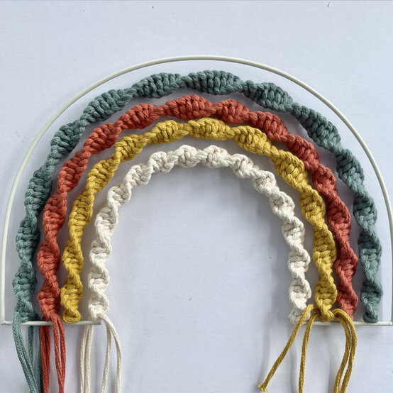 How%2Dto%2DMake%2Da%2DMacrame%2DFrame%5FRainbow%2Dstep5.jpg?sw=554&q=85