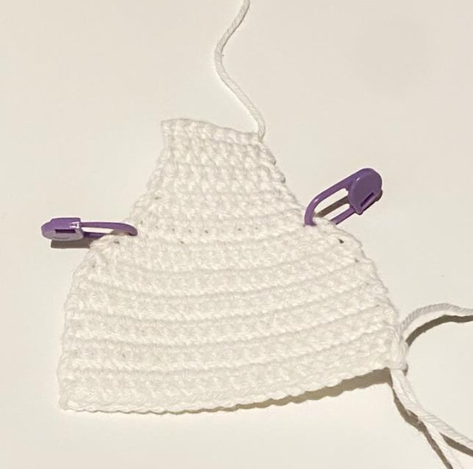 idea_how-to-crochet-amigurumi-mrs-claus_apron.jpg?sw=680&q=85