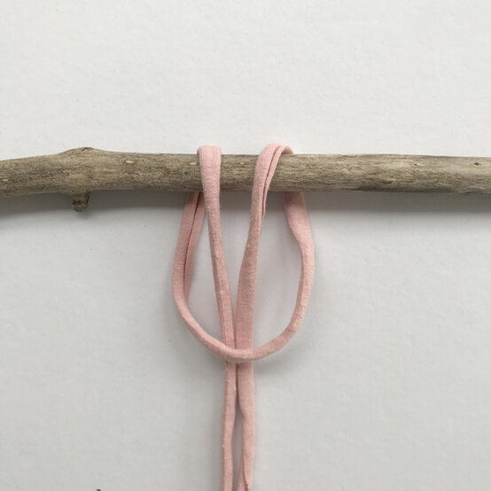 lark-knot-step-3.jpg?sw=554&q=85