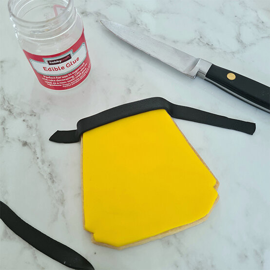 how-to-make-kilt-shortbread-biscuits_step-6a.jpg?sw=554&q=85