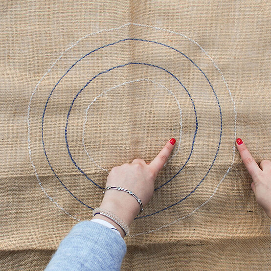 how_to_make_rag_rug_wreath_2.jpg?sw=554&q=85