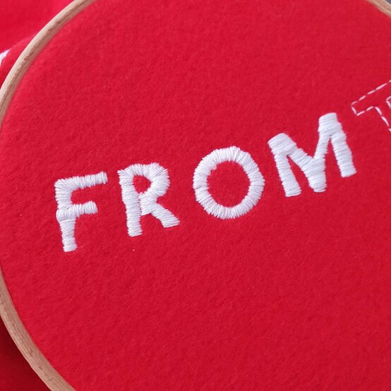 Idea_how-to-make-a-personalised-tree-skirt_step4a.jpg?sw=554&q=85