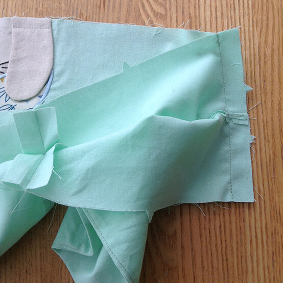 simplicity-pattern-cat-dress-bag-step8.jpg?sw=554&q=85