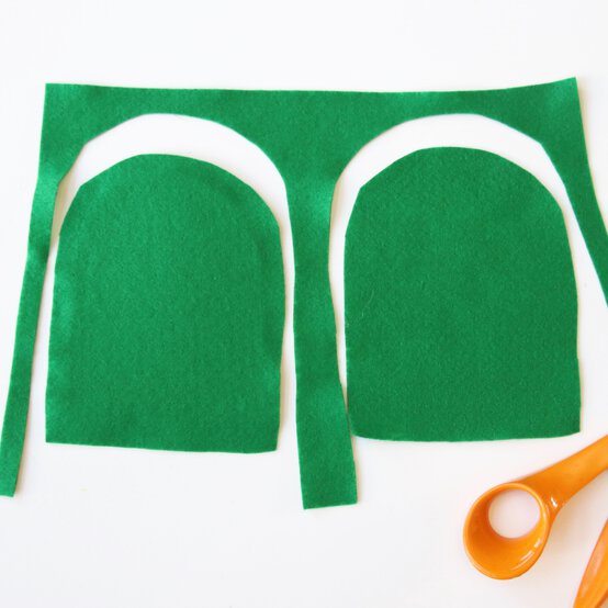 how_to_make_animals_headdresses_crocodile_step1-square.jpg?sw=554&q=85