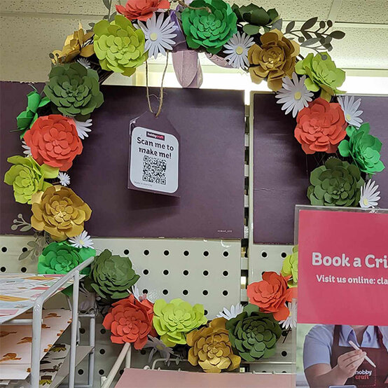 artisan-becky-davidson-cricut-wreath.jpg?sw=554&q=85