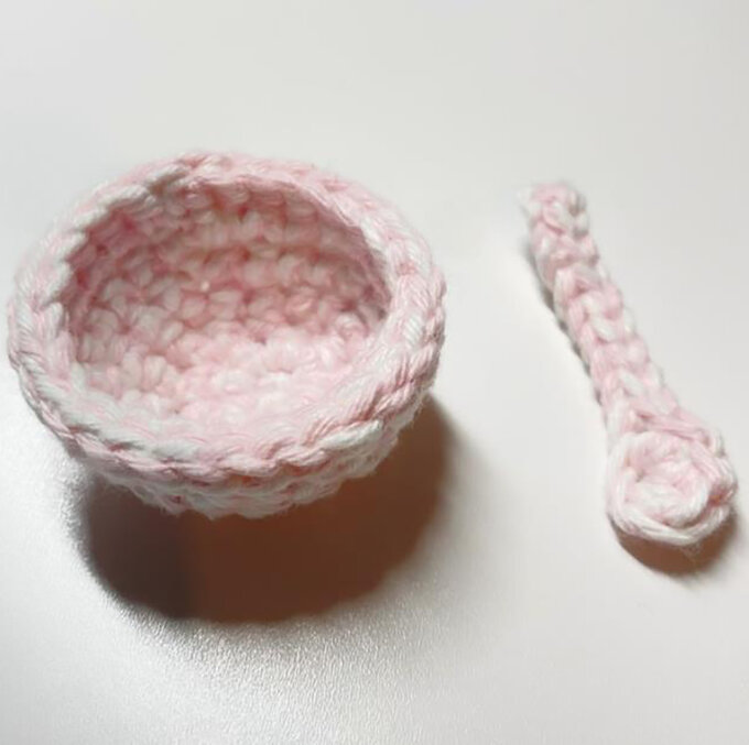 idea_how-to-crochet-amigurumi-mrs-claus_bowl.jpg?sw=680&q=85