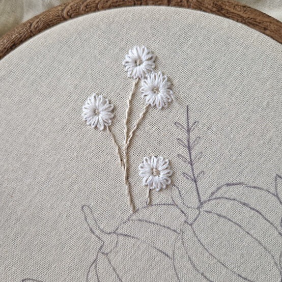 idea%5Fautumn%2Dembroidery%2Dprojects%2Dto%2Dtry%2Dhoop%5Fstep%2D33.jpg?sw=554&q=85