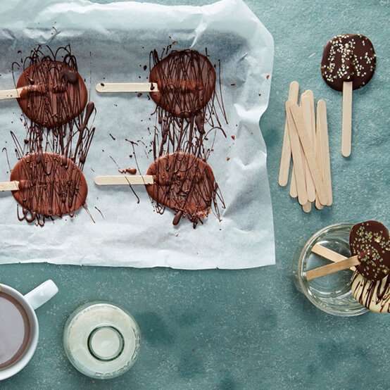 hot-chocolate0lollipops.jpg?sw=554&q=85