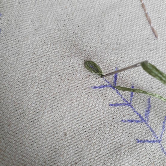 Idea_how-to-make-an-embroidered-banner_step9b.jpg?sw=554&q=85