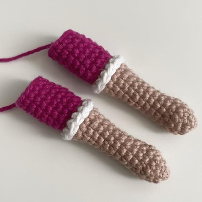 idea_how-to-crochet-amigurumi-mrs-claus_arms.jpg?sw=680&q=85