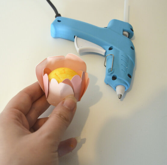 cricut_how_to_create_a_floral_bunny_wreath_step9_2.jpg?sw=554&q=85