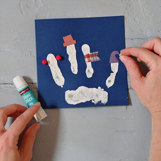 Idea_kids-christmas-cards-to-make_step1d.jpg?sw=554&q=85