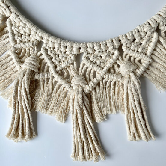 xmasmacramewreath_step-18.jpg?sw=554&q=85