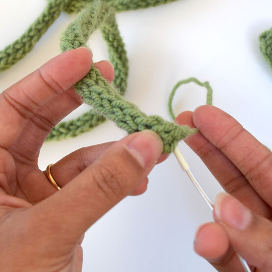 How%2Dto%2DMake%2DFrench%2DKnitted%2DFlowers%2D17.JPG?sw=554&q=85