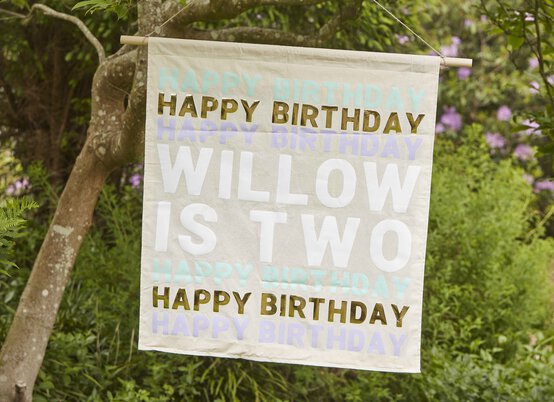 cricut_birthday-wall-hanging_perosonalised_smart-iron-on_hero.jpg?sw=554&q=85