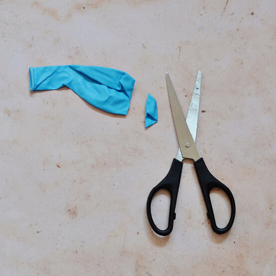 new-years-eve-kids-crafts17.jpg?sw=554&q=85