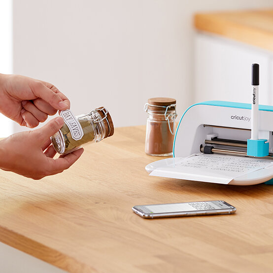 600x600-cricut-joy-writes-and-draws-flawlessly.jpg?sw=554&q=85