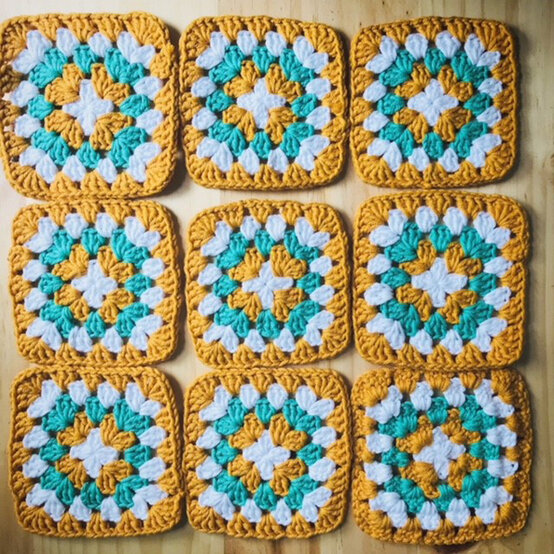 granny-square-clutch-bag-1.jpg?sw=554&q=85